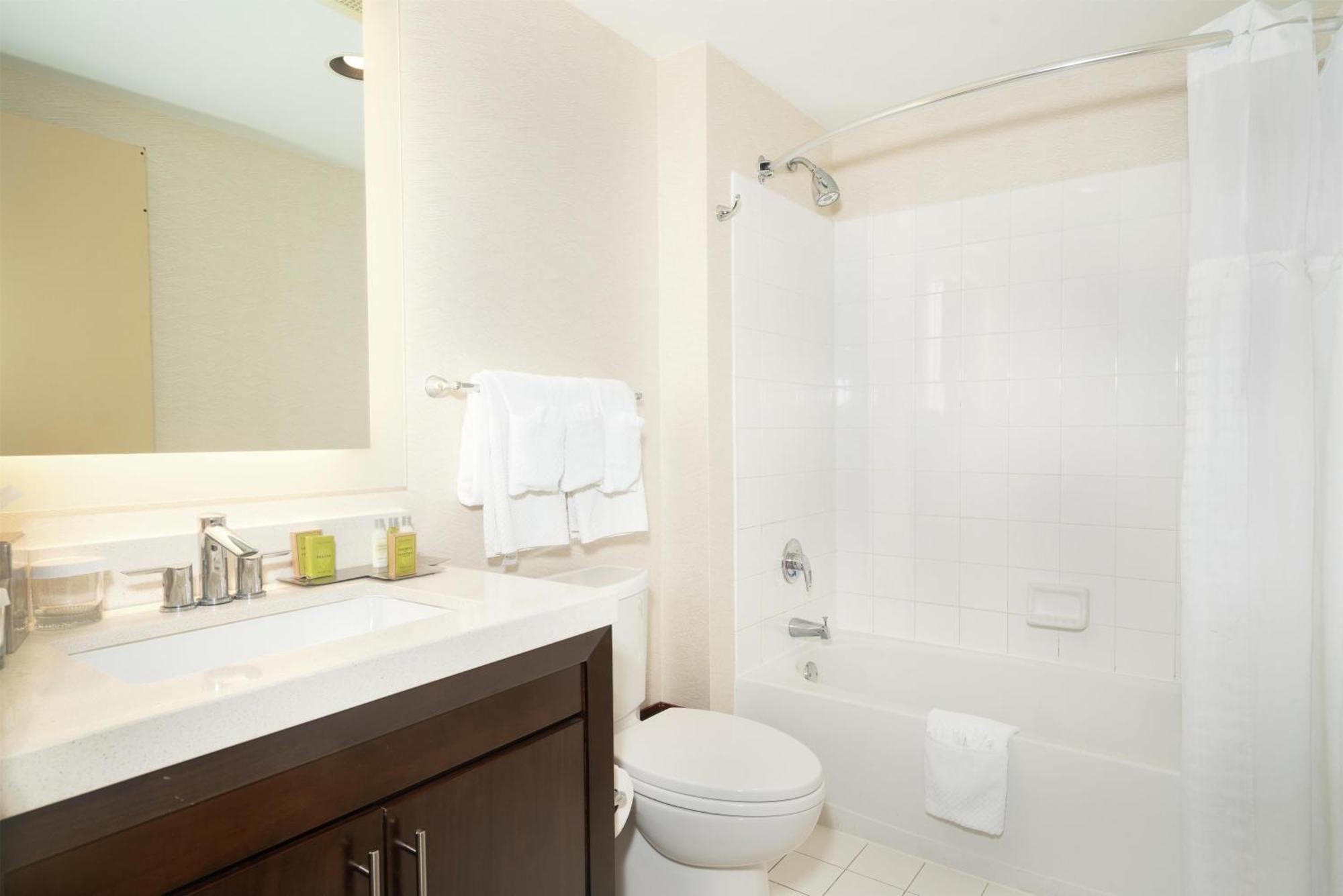 Double Room with Ocean View and Balcony - Non-Smoking